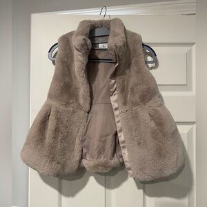 Girls Mayoral faux fur vest. NWT. Size 8